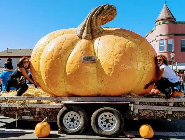 halloween-22-half-moon-bay-art-pumpkin-festival-oct-15