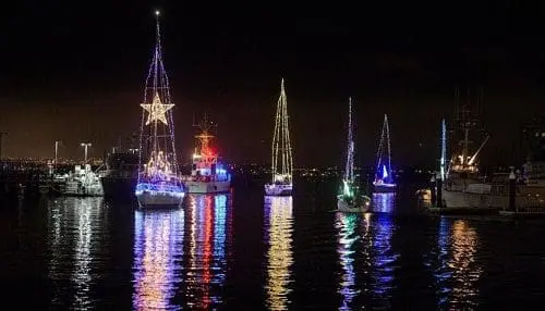 holidays-christmas-harbor-boat-parade