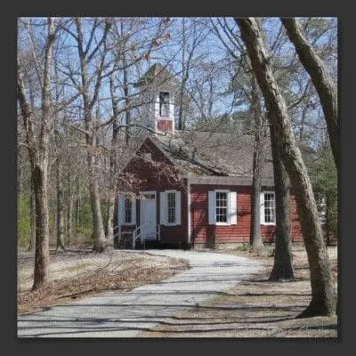 schoolhouse-red