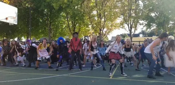 halloween23-thriller-dance-zombies