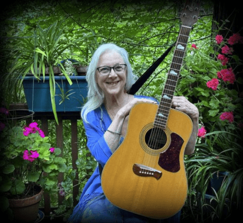 mountain-feed-freesia