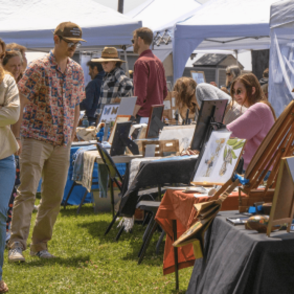 scmnh-holiday-sale-art-market