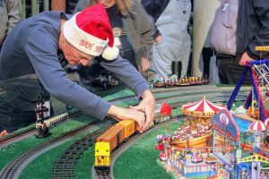 christmas-toy-trains-eric