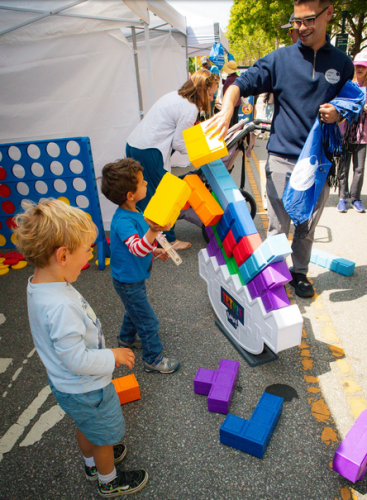 kids-day-downtown-big-lego